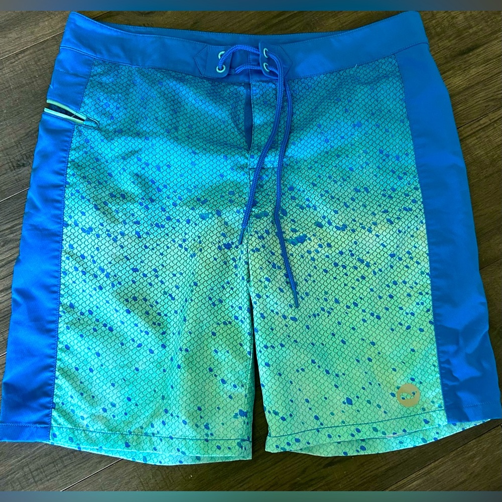 VINEYARD VINES men’s size 32 board shorts